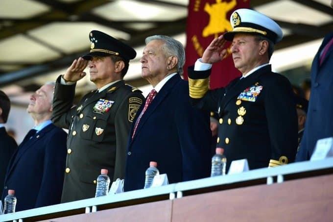 Admite AMLO diferencias entre Marina y Sedena