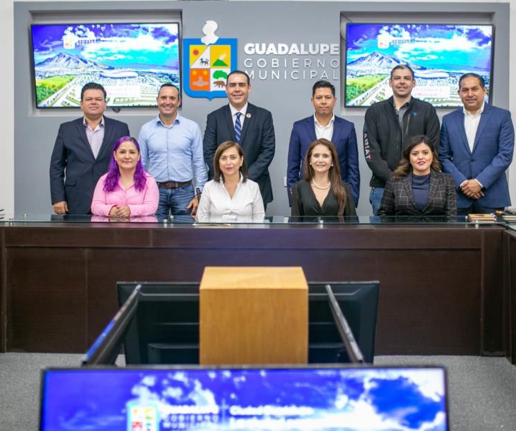 Presenta Cristina Díaz proyectos financieros y de obras Presenta Cristina Díaz proyectos financieros y de obras
