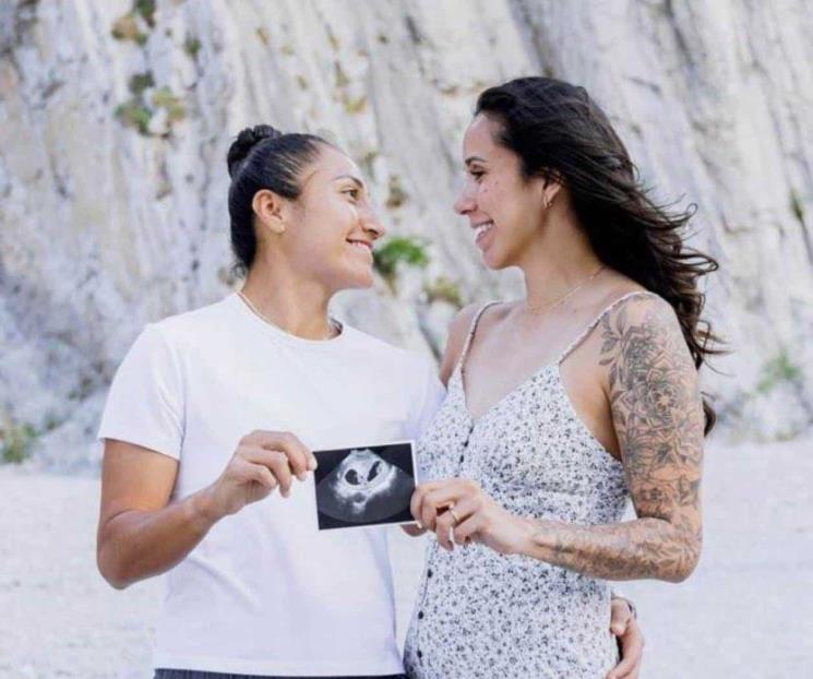 Felicidad en las felinas por embarazo de Bianca Sierra