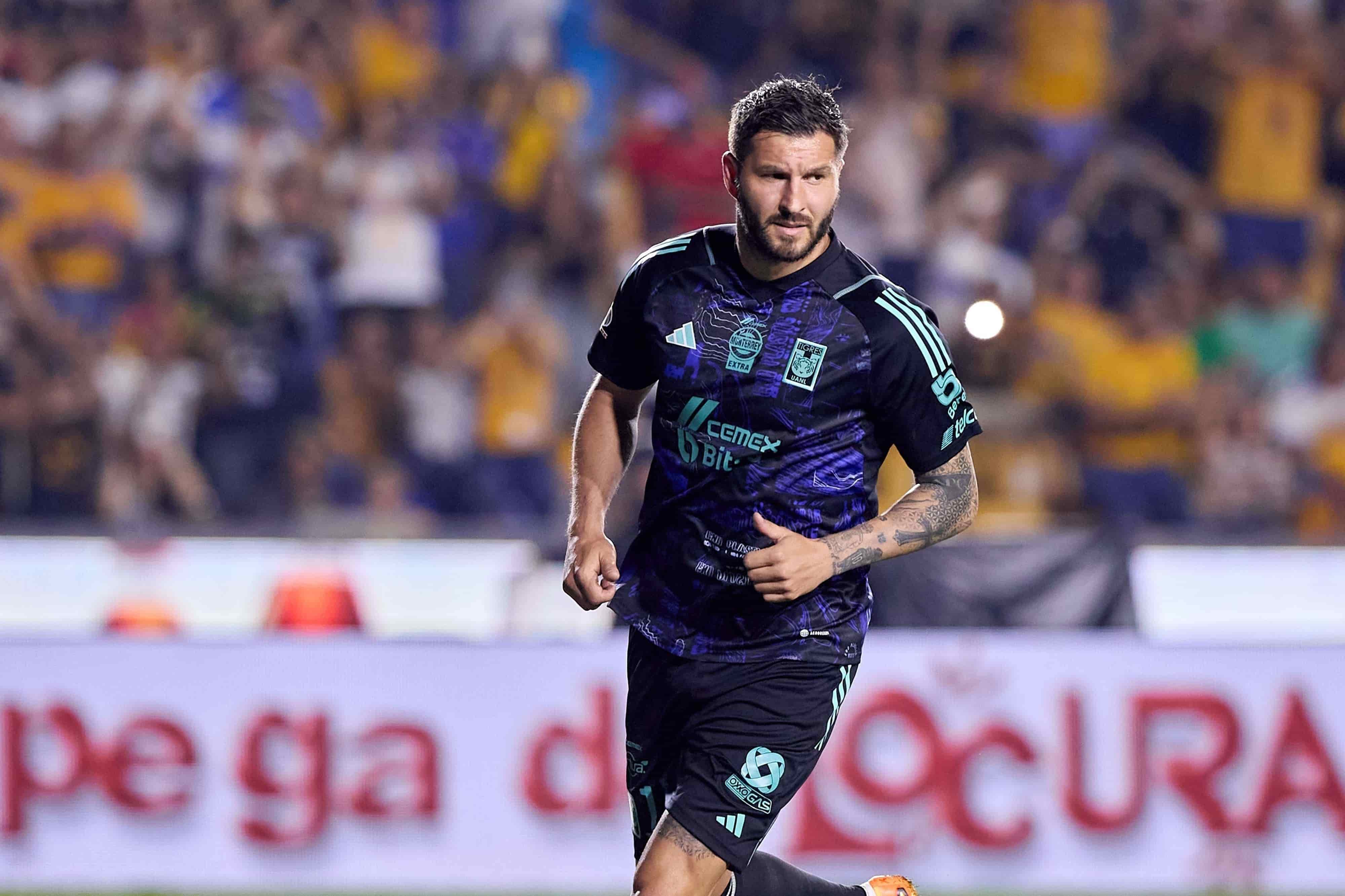 André Pierre Gignac hace el 1-0 por la vía penal.