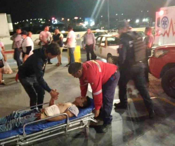 Agrede lesionado a paramédicos