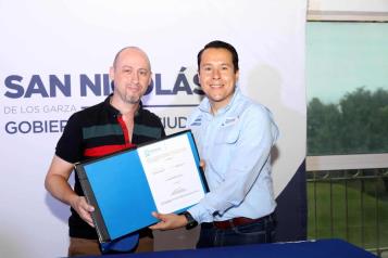 Firma SN convenio de becas con 56 instituciones