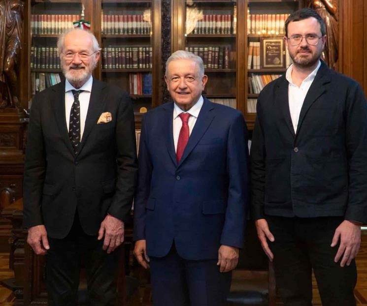 AMLO se reúne con familia de Julian Assange
