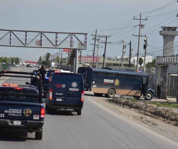 Trasladan a 61 reos al Penal de Apodaca