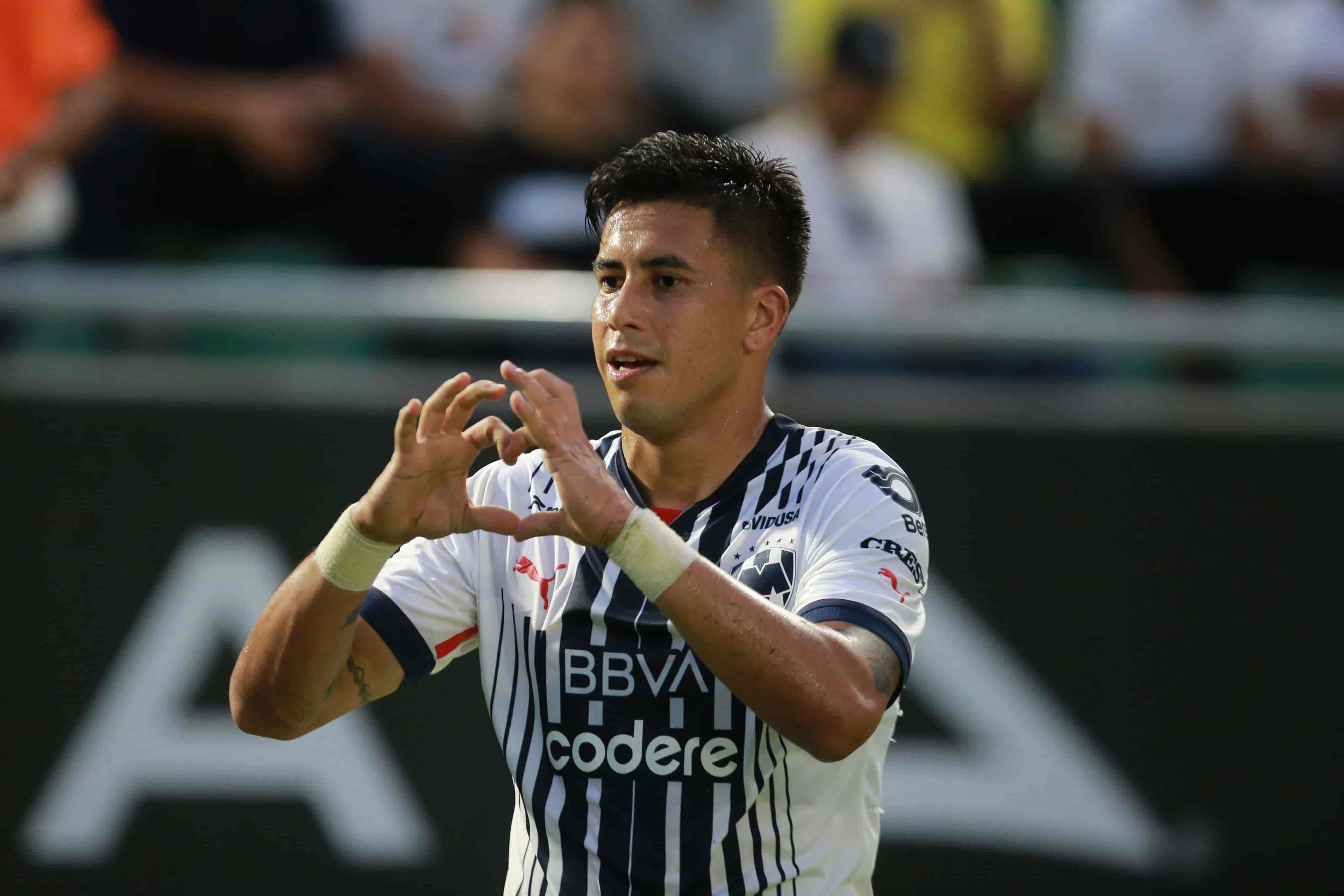 Maxi Meza hace el 1-0.