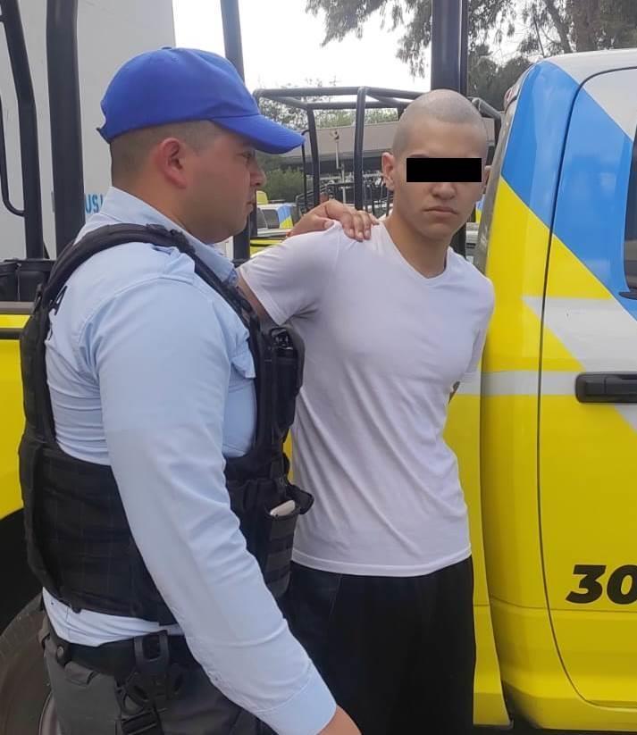 Arrestan a joven por robo Arrestan a joven por robo