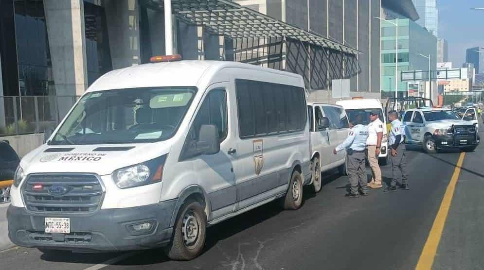 Cae hombre con 25 migrantes