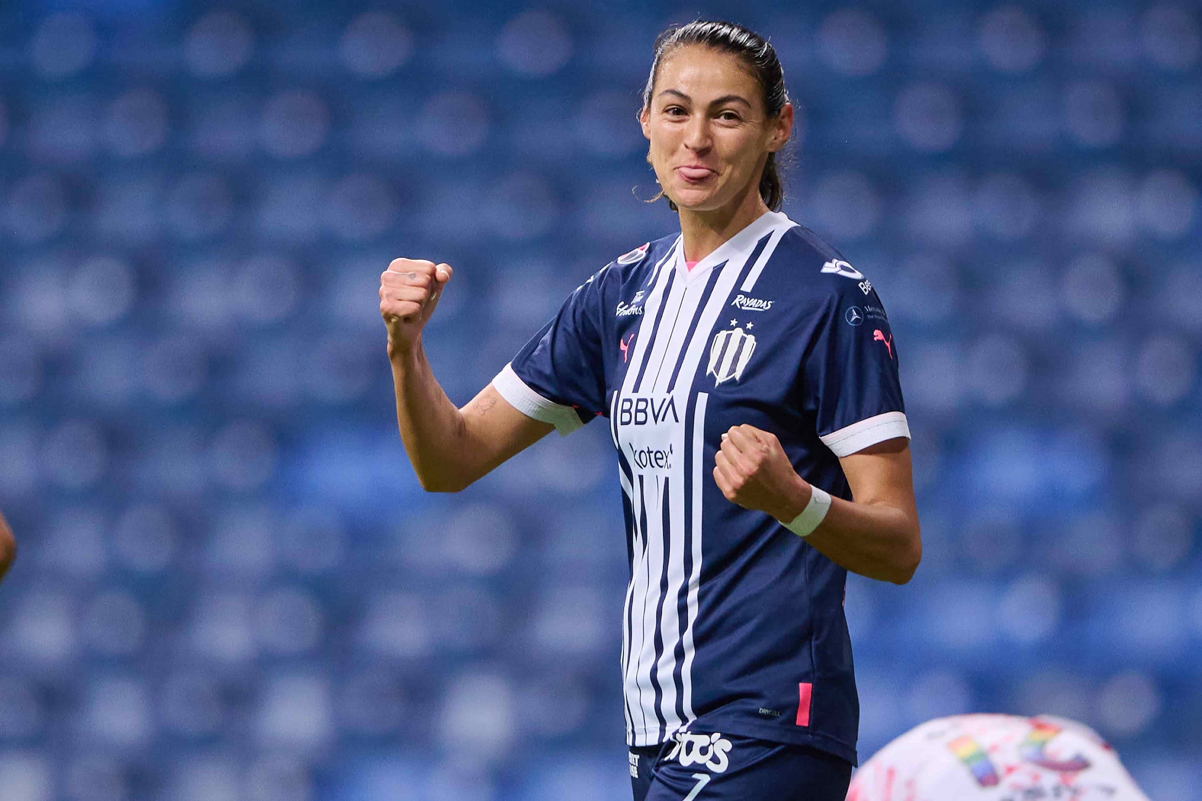 Christina Burkenroad hace hat-trick.