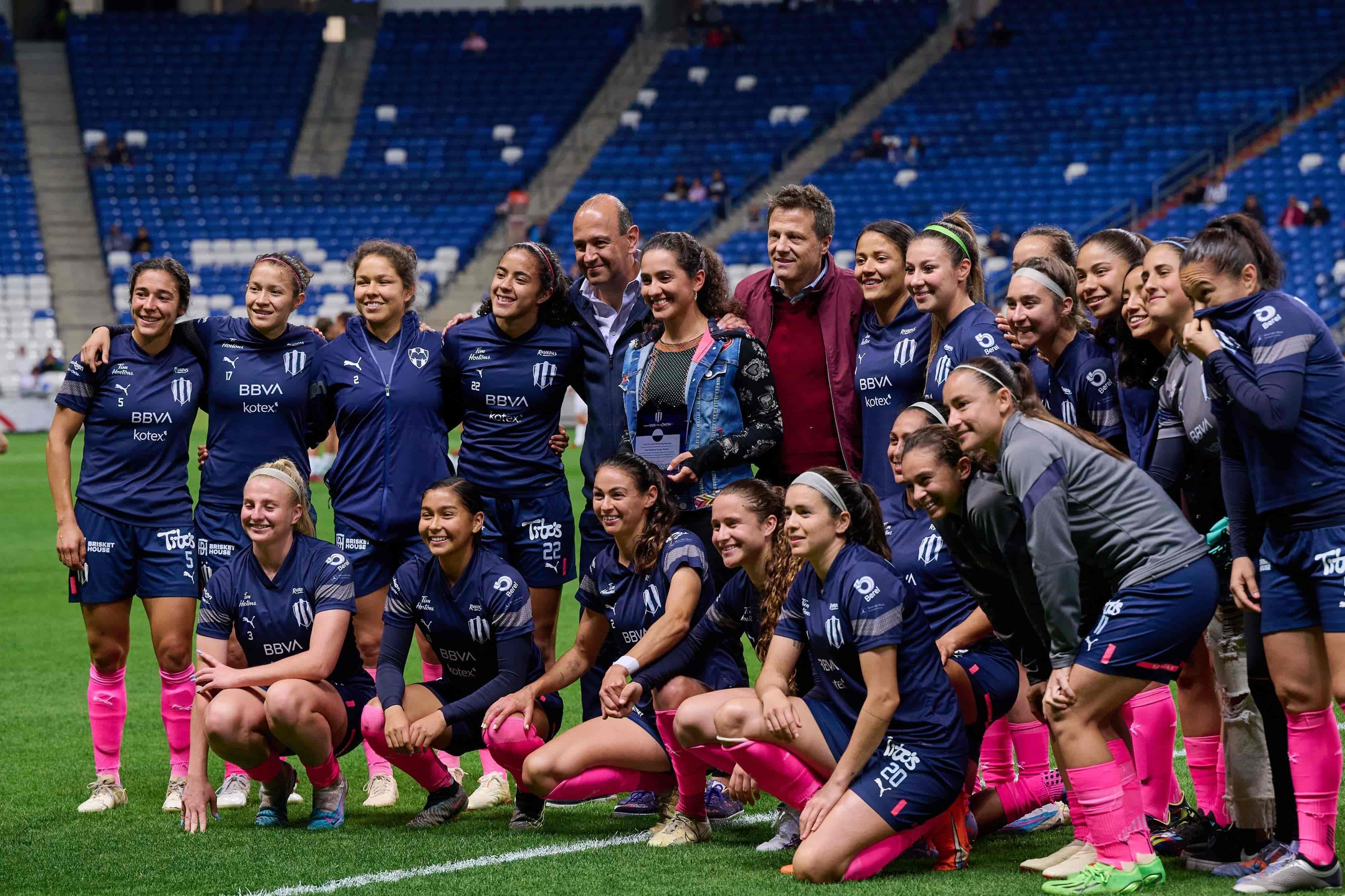Eva Espejo es reconocida por dirigir 200 partidos en la Liga MX Femenil.