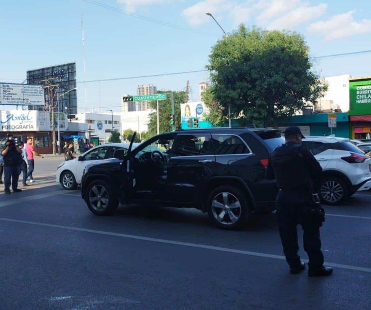 Caen dos en camioneta robada