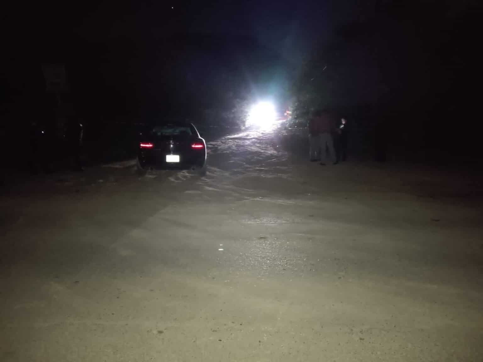 El reporte de un cuerpo sin vida de una mujer, en un predio baldío del municipio de Juárez, provocó una intensa movilización policiaca