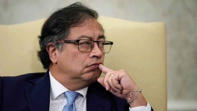 Gustavo Petro pide la renuncia de todo su gabinete
