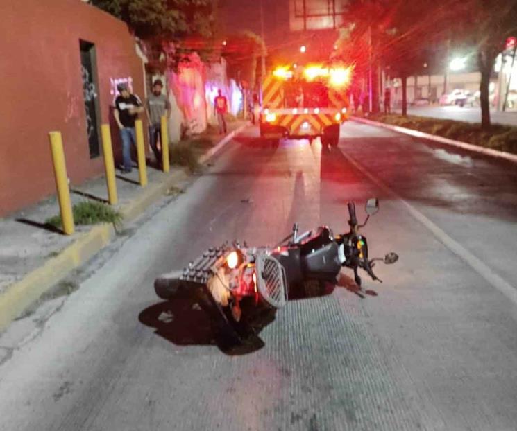 Choca en moto y sale herido Choca en moto y sale herido