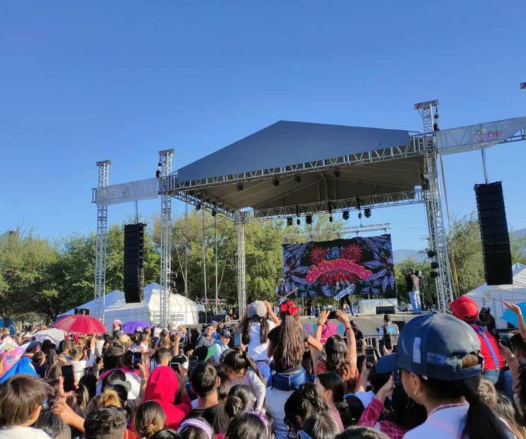 Festeja Samuel a niños en Nuevolandia