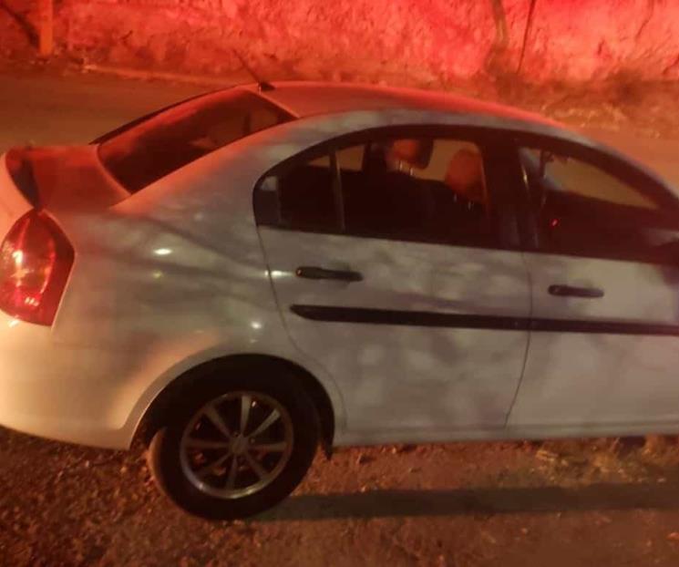 Detienen a pollera con seis migrantes Detienen a pollera con seis migrantes