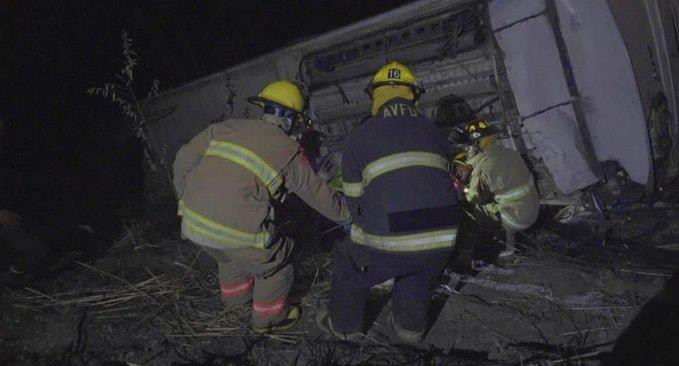 Autobús cae a barranco en Nayarit, 18 muertos y 33 heridos Autobús cae a barranco en Nayarit, 18 muertos y 33 heridos