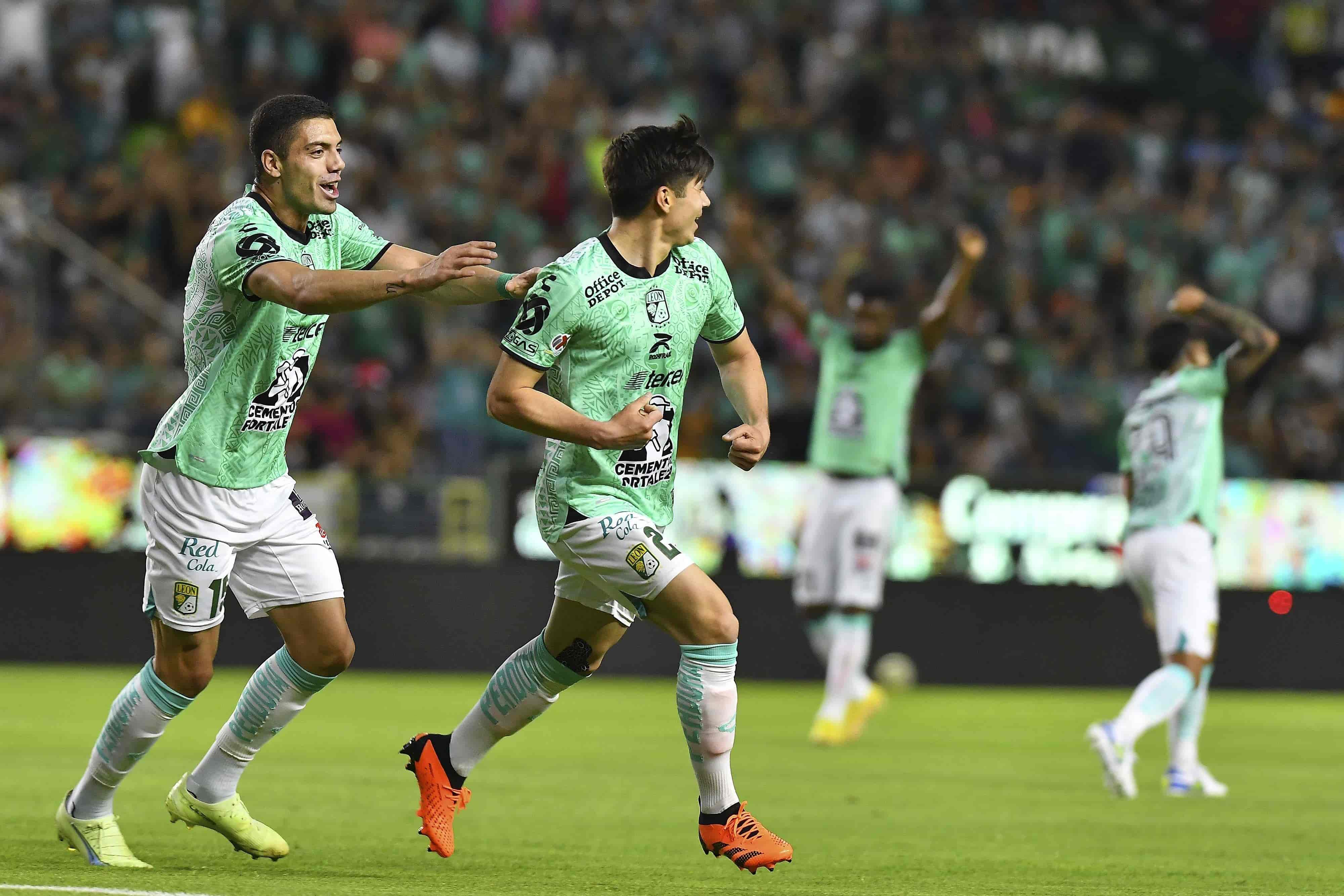 José Alvarado hace el 1-0.