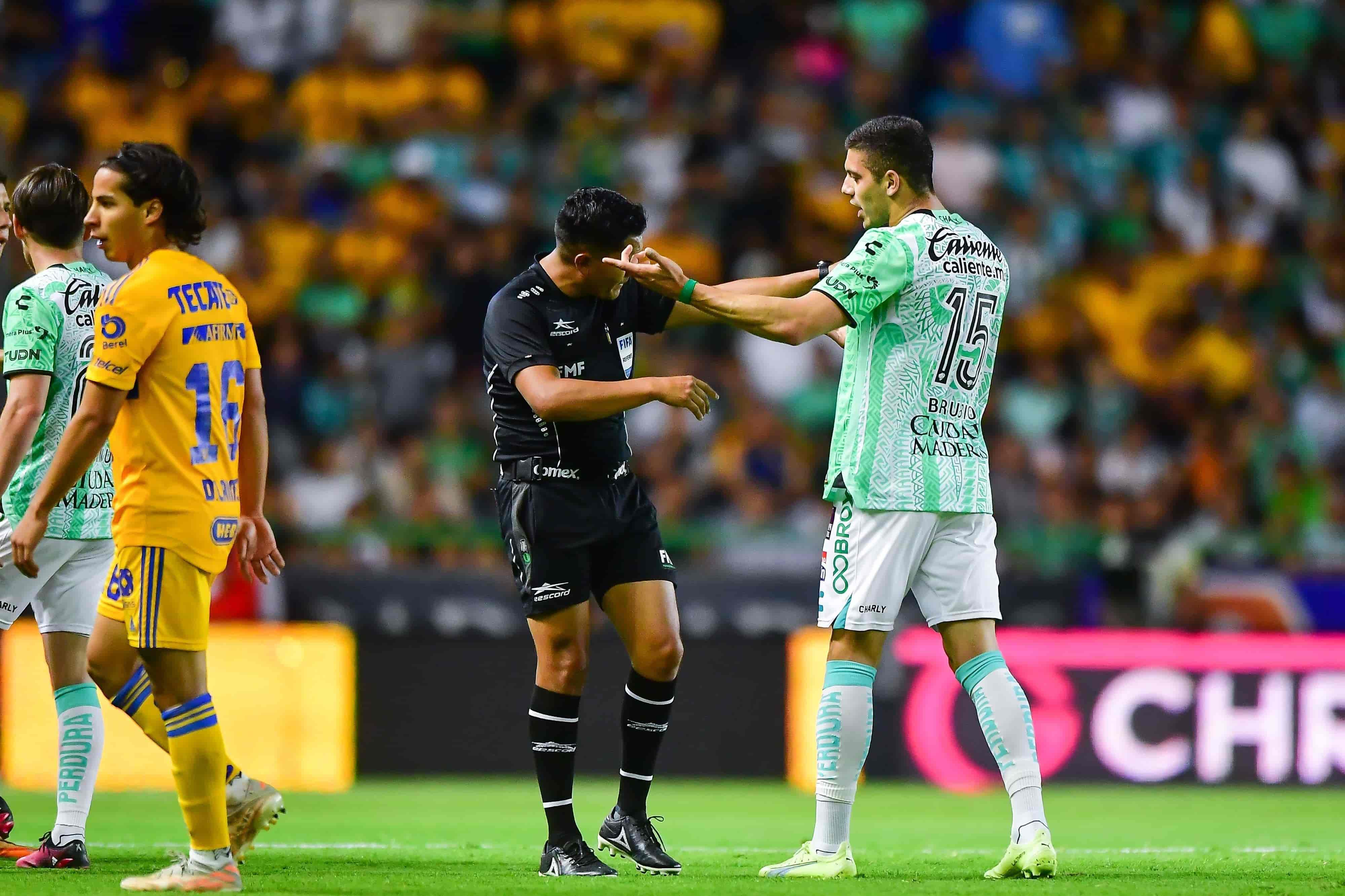 Brian Rubio hace el 2-0.