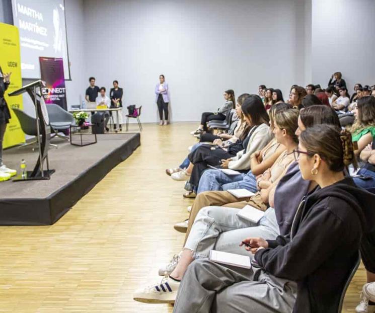 Ofrece claves para estrategias exitosas en redes sociales