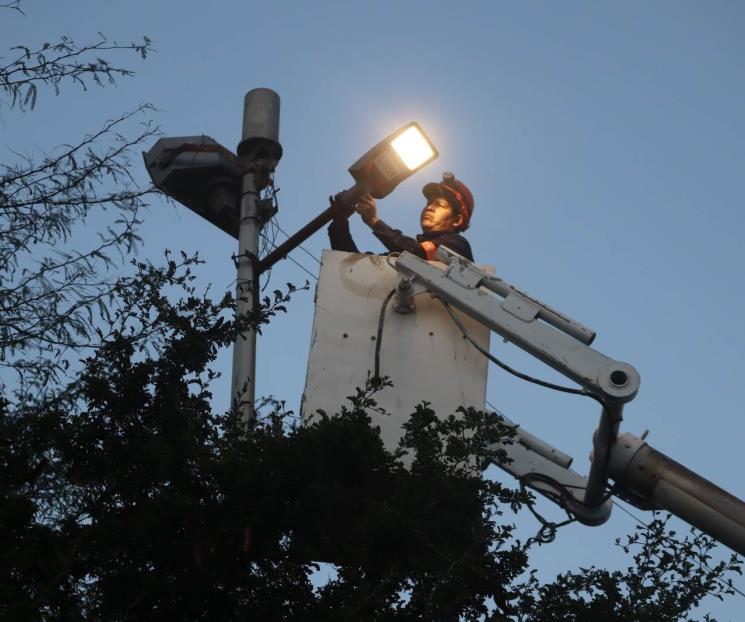 Cambiarán en SC 24 mil luminarias a luz tipo LED
