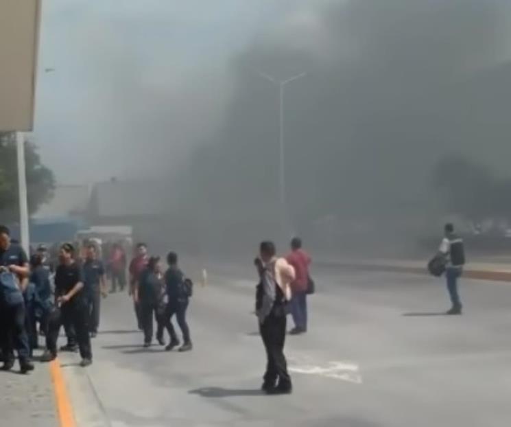 Ahora se incendia empresa en Apodaca