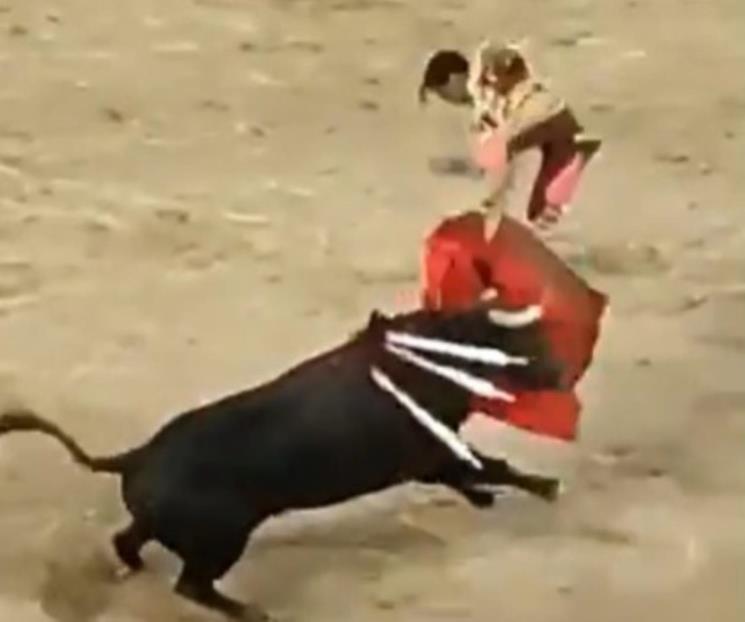 Sufre embestida Joselito Adame en Feria San Marcos