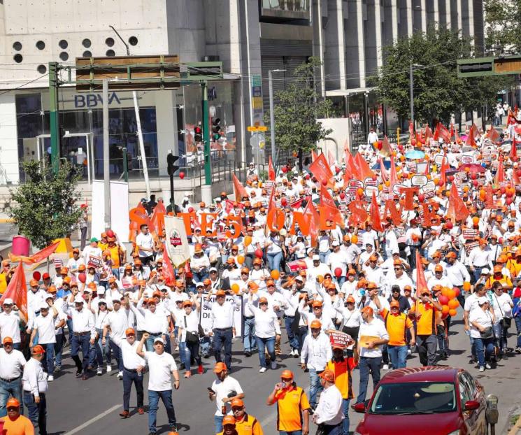 Exigen maestros peticiones con marcha