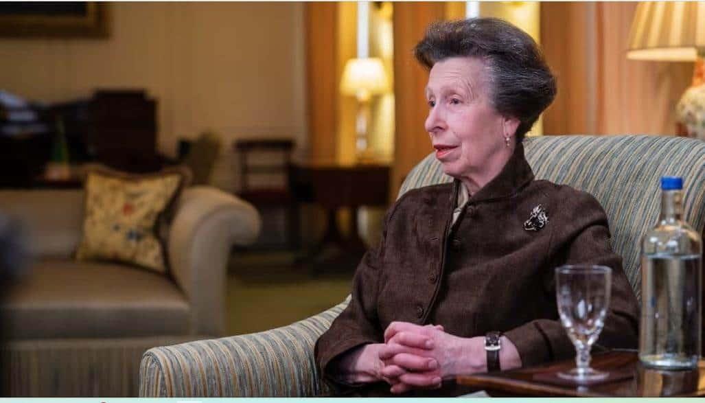 Adelgazar la monarquía no es buena idea, dice princesa Ana