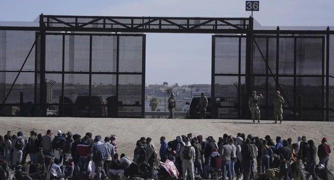 Inaceptable que Biden militarice la frontera: Bob Menéndez