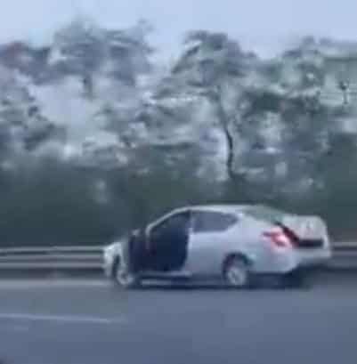 El cadáver de un hombre embolsado en la cajuela de un vehículo abandonado, fue encontrado esta mañana en el Bulevar Miguel de la Madrid a la altura de la Colonia Riveras de la Silla, en el municipio de Guadalupe