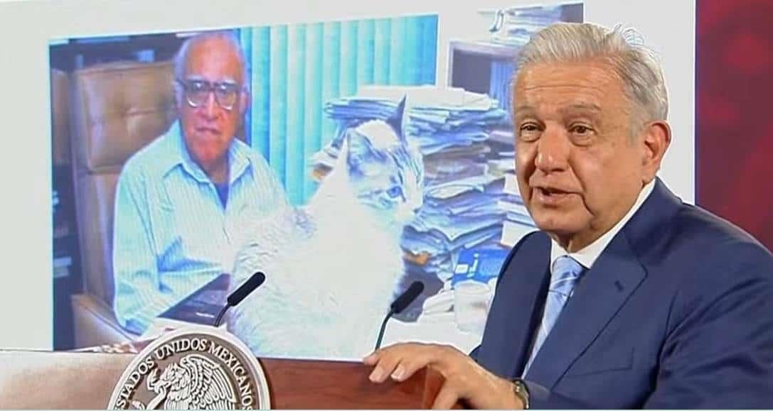 AMLO recuerda a Carlos Monsiváis en su natalicio 85