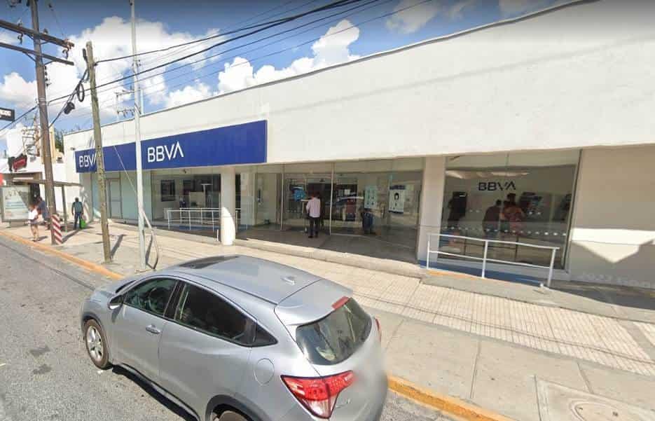 Roban a mensajero 1 mdp afuera de banco