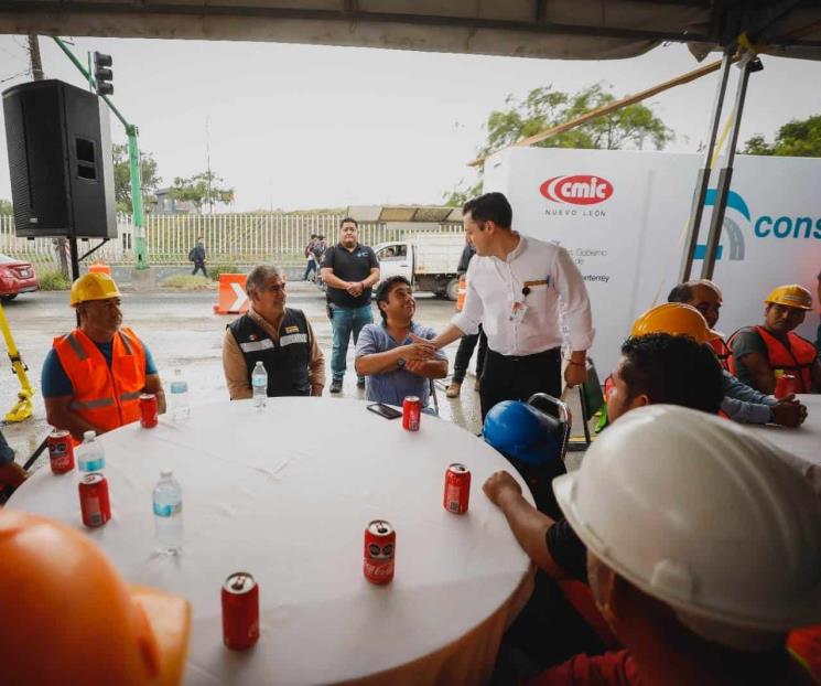 Reconoce Colosio trabajo de albañiles