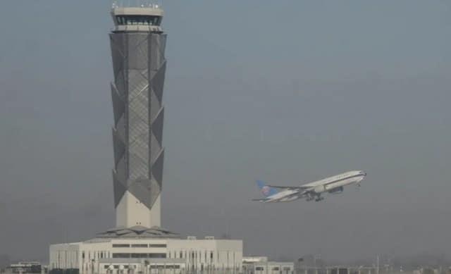 Publican ley que permite aerolínea a cargo del Ejército