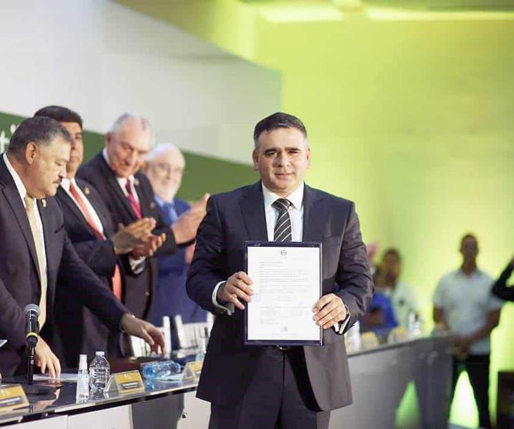 Toma Mario Garza protesta como director de FACDYC