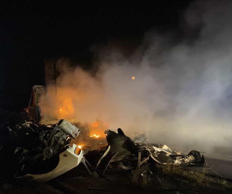 Choque entre tráileres deja dos fallecidos en Anáhuac