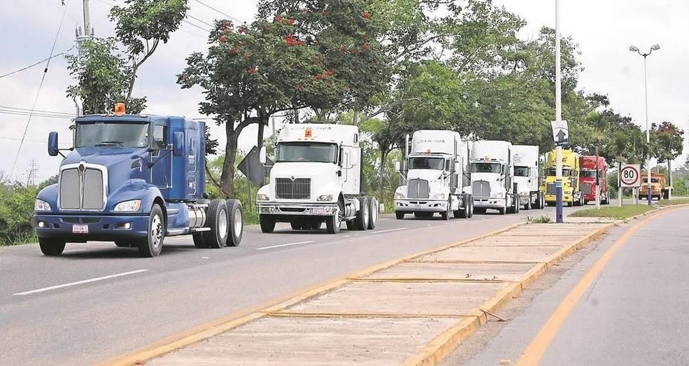 Señala pérdidas millonarias por inspección de tractocamiones