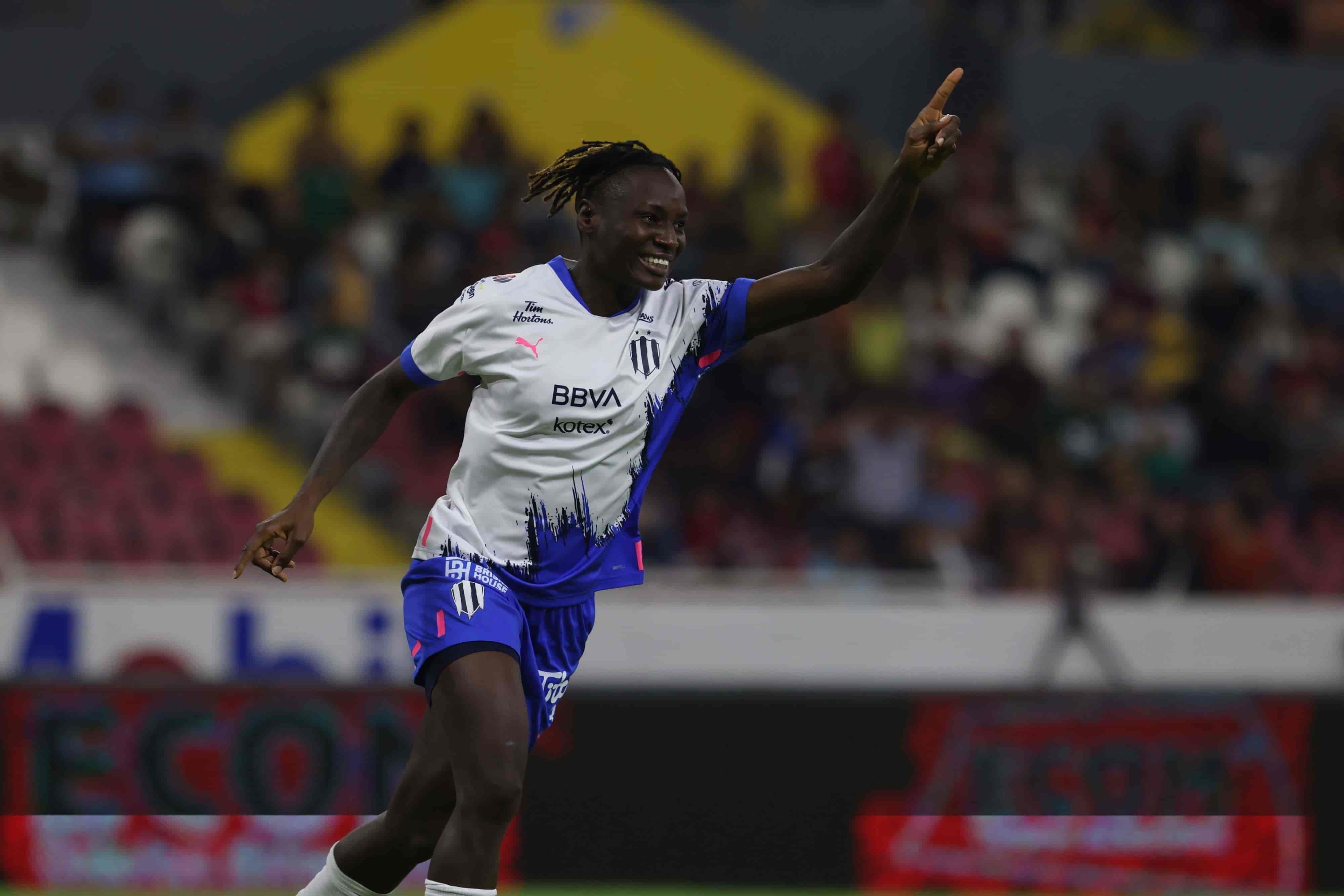 Chinwendu Ihezuo colabora también con gol.