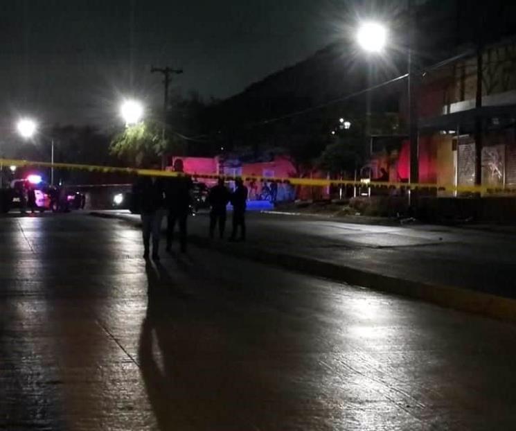 Ejecutan ‘moto-sicarios’ a hombre afuera de su casa