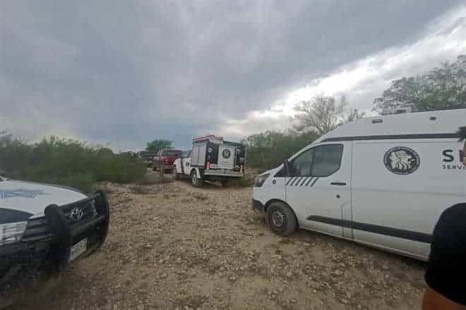 El cuerpo de un hombre con evidentes de huellas de violencia y varios disparos de arma de fuego en su cabeza, fue encontrado abandonado en una brecha del municipio de China, Nuevo León