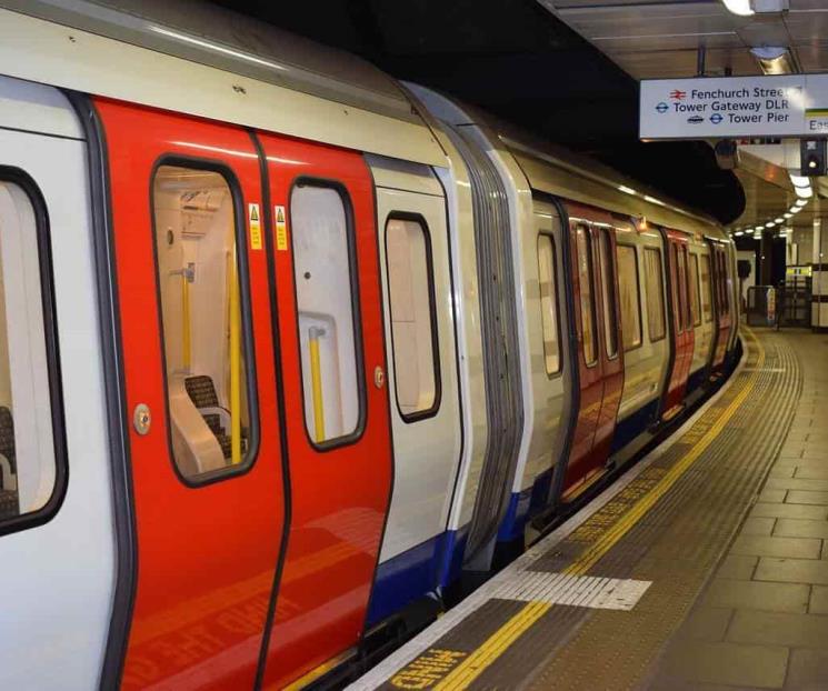 Incendio desata caos en el Metro de Londres Incendio desata caos en el Metro de Londres