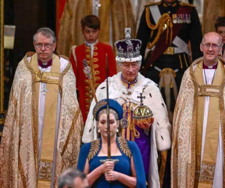 Mordaunt, parlamentaria que llevó la espada en la coronación