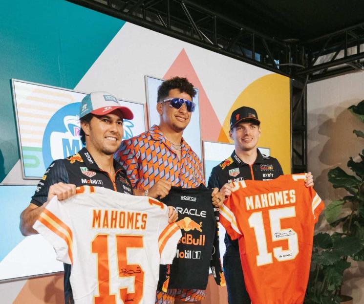 Intercambian Checo y Max jerseys con Patrick Mahomes