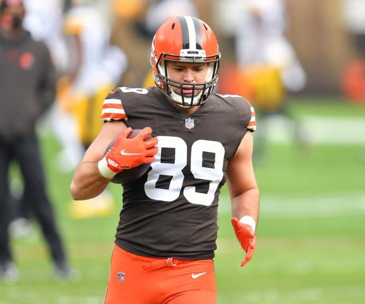 Firman Osos de Chicago a Stephen Carlson