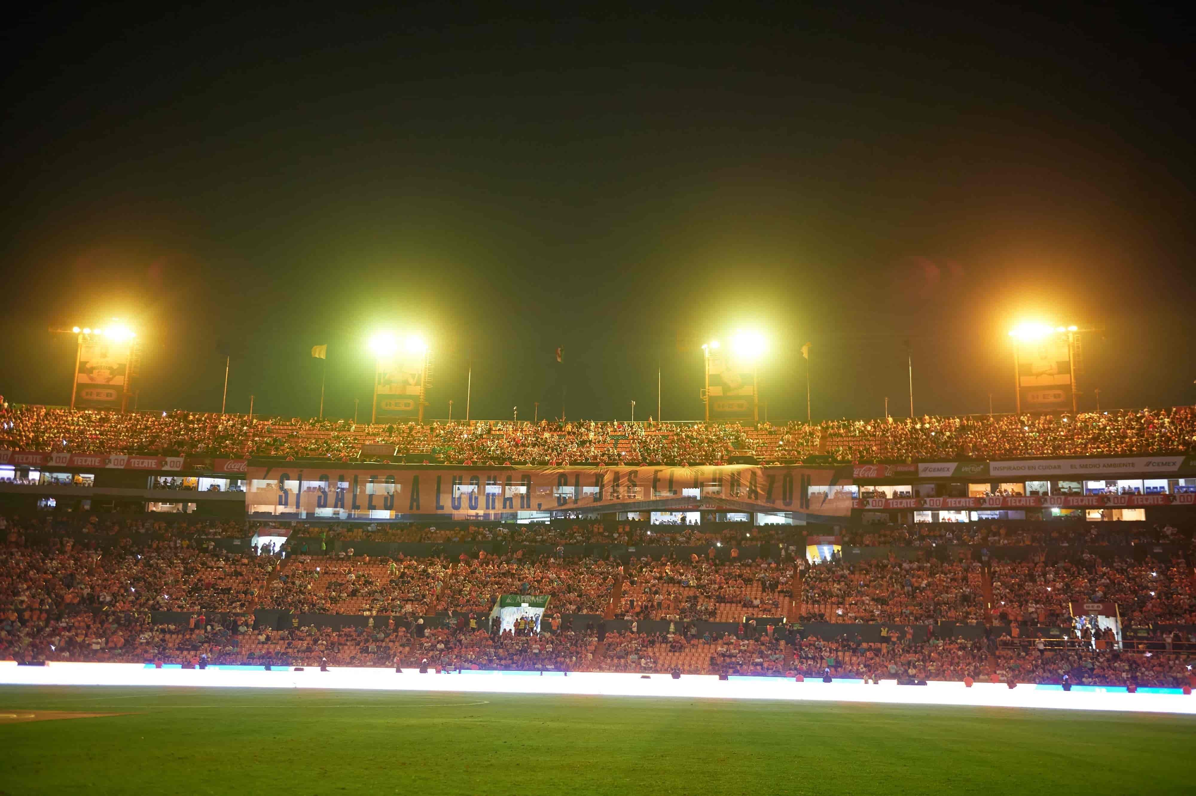 Estadio Universitario.