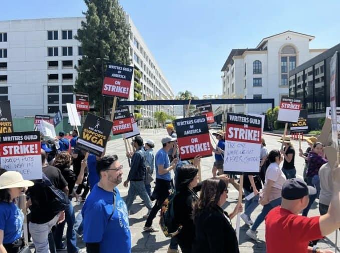 Pide Joe Biden ‘trato justo’ para escritores de Hollywood