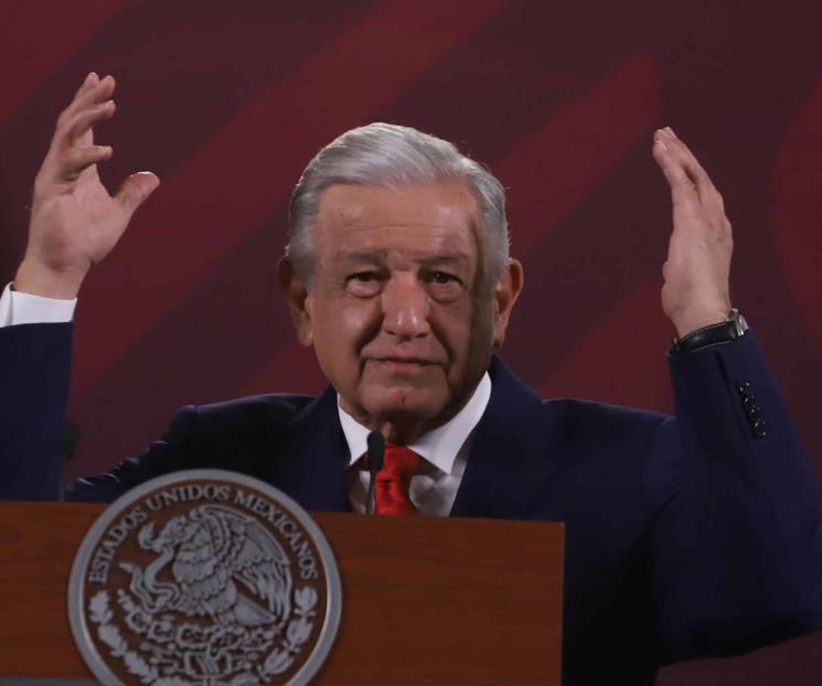 AMLO celebra que peso siga fortachón