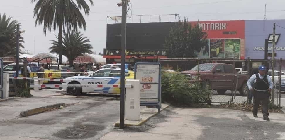 Tres vehículos con reporte de robo simple fueron asegurados por oficiales de la Secretaría de Seguridad y Protección a la Ciudanía de Monterrey, al interior de un estacionamiento público, ayer en el centro de la ciudad