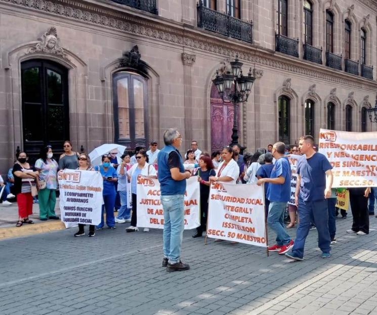 Piden jubilados ser dados de alta en ISSSTELEON