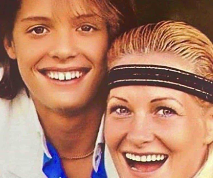 Luis Miguel comparte foto con su madre Marcela Basteri